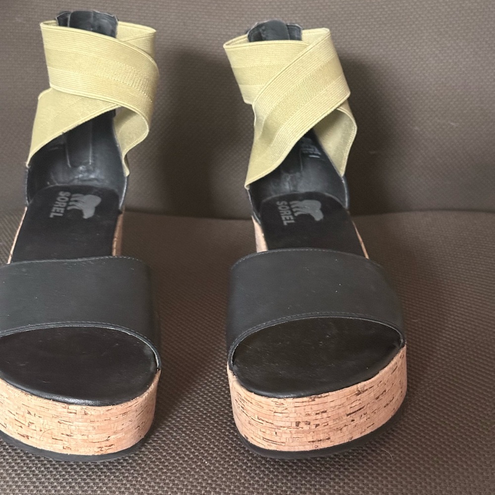 Sorel Women’s Cameron Flatform Wedge Sandal -  Black and Olive Green Size 9